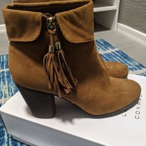 Adorable booties in perfect condition